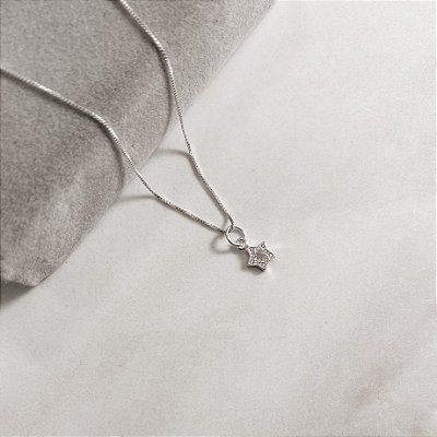 Colar pingente estrela vazada cravejada 8mm 40cm