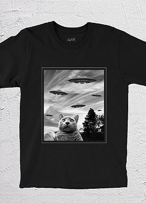Camiseta Gato Invasão Alienígena