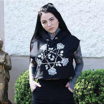 Cropped Moletom Estampado com Capuz Pentagrama de rosas - Bloody Hell Wear - Bloody Hell Clothing - Vestuário Underground