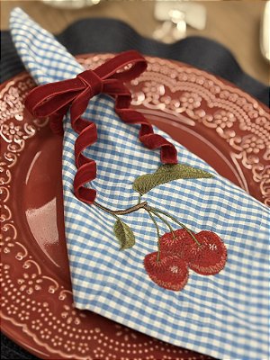 Guardanapo Tricoline Xadrez Azul com Bordado de Cereja 43x43cm – 100% Algodão – Unidade