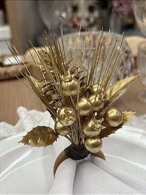 Porta-Guardanapo Dourado com Frutas e Folhagens – Luxo e Sofisticação para Mesa Posta