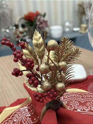 Porta-Guardanapo Natalino com Frutinhas Vermelhas e Folhas Douradas