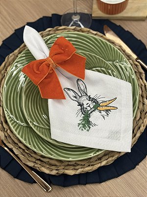 Guardanapo Bordado Coelho com Cenoura – 43x43 cm (Unidade)