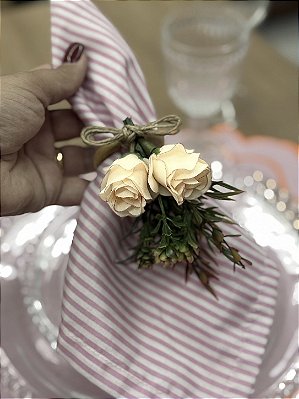 Porta-Guardanapo Floral Minimalista com Rosas e Folhagens – Unidade