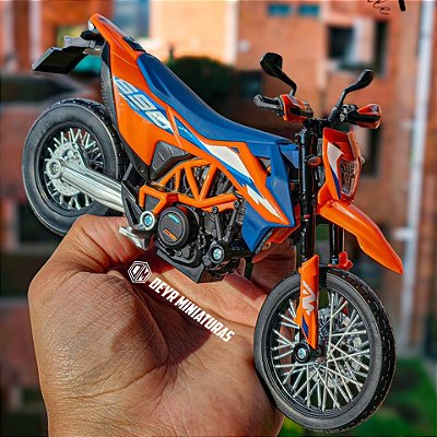 Miniatura KTM 690 SMC R 2023 Maisto 1:12