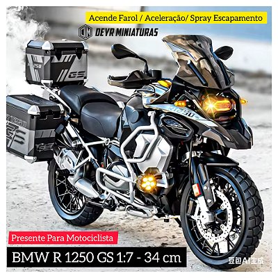 Miniatura BMW R 1250 GS PREMIUM TRIPLE BLACK - Escala 1:7 - 34 cm - Acende Farol, Lanterna, Spray, Aceleração