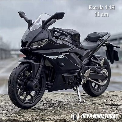 Miniatura Yamaha YZF-R3 2024 Preta Metálica Midnight Black - Escala 1:18