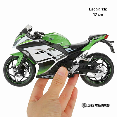 Miniatura Kawasaki Ninja 300 2014 Edição 30 Anos Automaxx 1:12