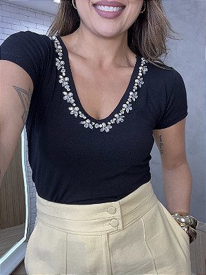 Tshirt Feminina Decote V Preta Laisa
