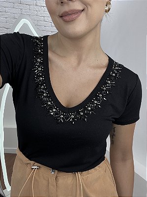 Tshirt Feminina Decote V Preta Thayla