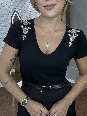 Tshirt Feminina Decote V Preta Sarah