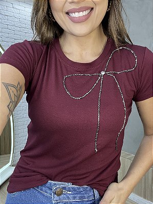 Tshirt Feminina Decote Redondo Vinho Laço Strass