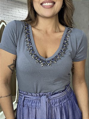 Tshirt Feminina Decote V Azul Jeans Thayla