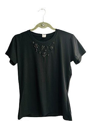 Tshirt Femininda Decote Redondo Preta Vitória