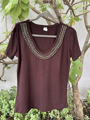 Tshirt Feminina Decote V Marrom Yara