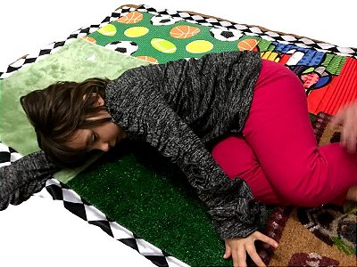 Tapete com Texturas 1,0 M x 1,50 M é um recurso sensorial desenvolvido para diferentes, Estimulação Tátil, Desenvolvimento Motor, Regulação Sensorial e Exploração Lúdica é indicado para Autismo e TDAH - Antialérgico - Lavável – Frete Grátis todo Brasil