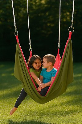 Balanço Sensorial 1,50m x 1,50m com 3 camadas de tecido, ideal para crianças com autismo e TDAH. Relaxa, melhora o equilíbrio e oferece uma experiência sensorial completa. Confortável, resistente e seguro. Frete grátis para todo o Brasil