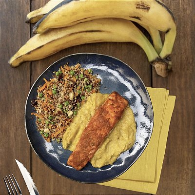 Salmão com páprica, purê de banana da terra, cuscuz de quinoa - 300g