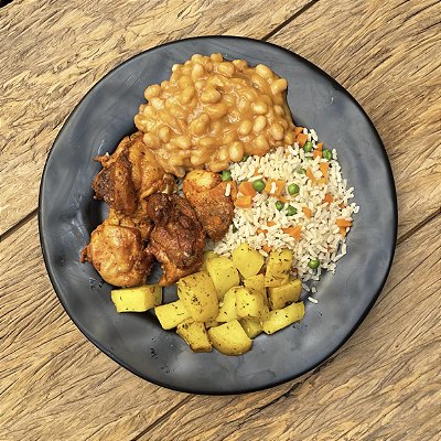 Filé de coxa desossada, arroz integral colorido, feijão e batata sautée 400g