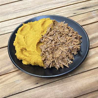 Carne desfiada e purê de abóbora 300g