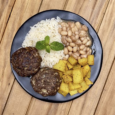 Kafta, arroz branco, feijão carioca e batata sautée assada 400g