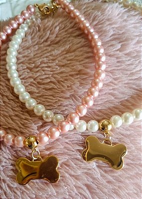 Colar de Pérolas com Pingente Dourado