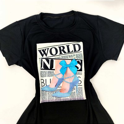Camiseta Feminina T-Shirt Luxo Preta com Acessórios Estampa Scarpin Azul