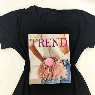 Camiseta Feminina T-Shirt Luxo Preta com Acessórios Estampa Bolsa Trend Pompom