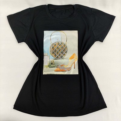 Camiseta Feminina T-Shirt Luxo Preta com Acessórios Estampa Bolsa e Scarpin
