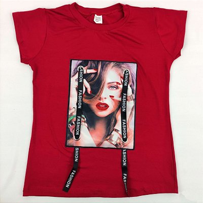 Camiseta Feminina T-Shirt Luxo Vermelha com Acessórios Estampa Cordão Fashion