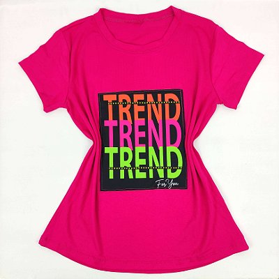 Camiseta Feminina T-Shirt Luxo Rosa Pink com Acessórios Estampa Trend