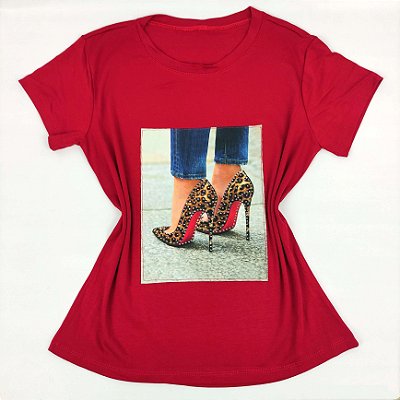 Camiseta Feminina T-Shirt Luxo Vermelha com Acessórios Estampa Scarpin Onça