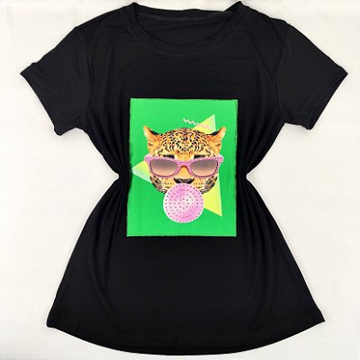 Camiseta Feminina T-Shirt Luxo Preta com Acessórios Estampa Onça Chiclé