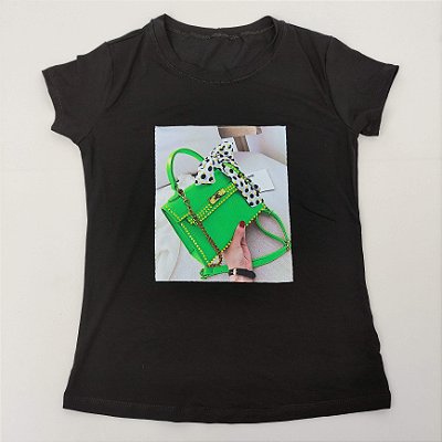 Camiseta Feminina T-Shirt Luxo Preta com Acessórios Estampa Bolsa Verde