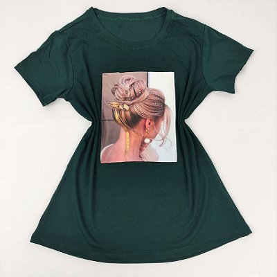 Camiseta Feminina T-Shirt Luxo Verde Militar com Acessórios Estampa Cabelo Loiro