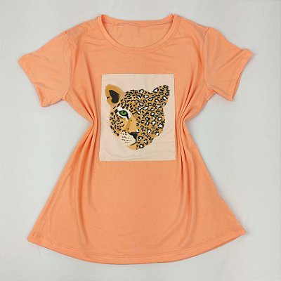 Camiseta Feminina T-Shirt Luxo Laranja Claro Coral com Acessórios Estampa Onça Coral