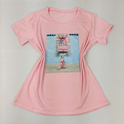 Camiseta Feminina T-Shirt Luxo Rosa Claro Bebê com Acessórios Estampa Bolsa Sandália