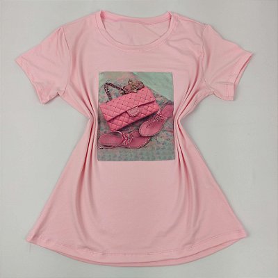 Camiseta Feminina T-Shirt Luxo Rosa Claro Bebê com Acessórios Estampa Bolsa com Rasteira