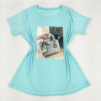 Camiseta Feminina T-Shirt Azul Água com Acessórios Estampa Bolsa Laço Cinza