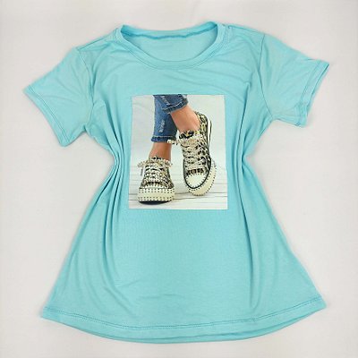 Camiseta Feminina T-Shirt Azul Água com Acessórios Estampa Tênis Star Onça