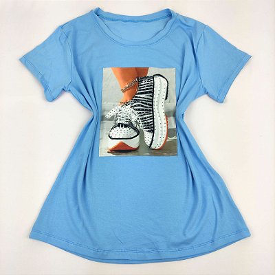 Camiseta Feminina T-Shirt Azul Claro com Acessórios Estampa Tênis Zebra