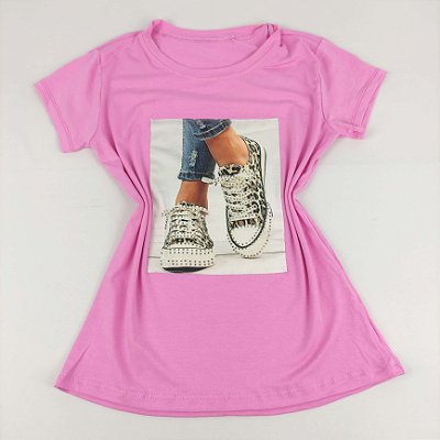 Camiseta Feminina T-Shirt Rosa Chiclete com Strass Estampa Tênis Star Onça
