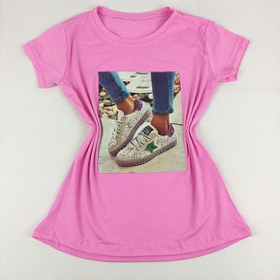 Camiseta Feminina T-Shirt Rosa Chiclete com Strass Estampa Tênis Branco