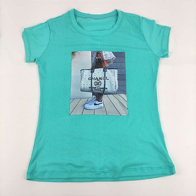 Camiseta Feminina T-Shirt Verde Água com Strass Estampa Bolsa e Tênis