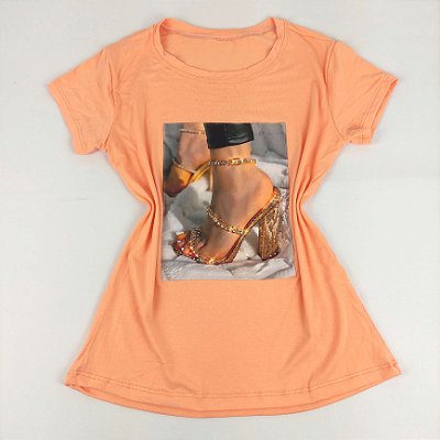Camiseta Feminina T-Shirt Coral Laranja Claro com Strass Estampa Sandália Dourada