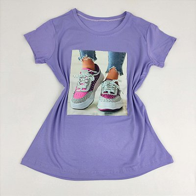 Camiseta Feminina T-Shirt Lilás com Strass Estampa Tênis Glamour Rosa