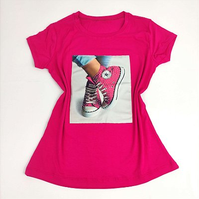 Camiseta Feminina T-Shirt Pink com Strass Estampa Tênis Rosa Cano Médio Casual