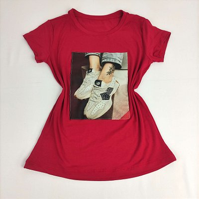 Camiseta Feminina T-Shirt Vermelho com Strass Estampa Tênis Branco NB
