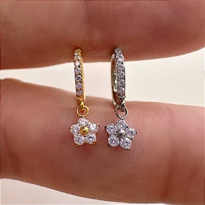 ARGOLA TITÂNIO ZIRCÔNIAS PINGENTE FLORZINHA