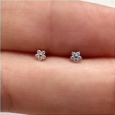 LABRET TITÂNIO AUSTRALIANO PUSH PIN FLORZINHA ZIRCÔNIAS